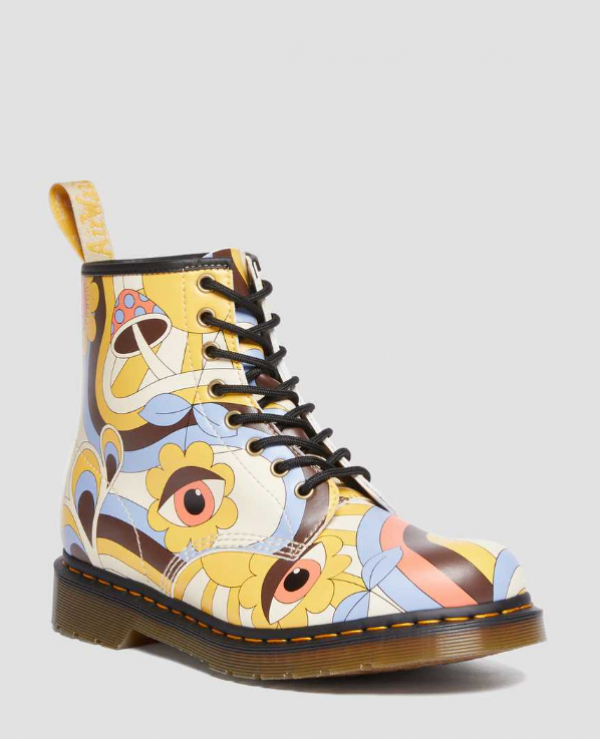 Sepatu Boot dengan Detail Perkamen di Bagian Atas